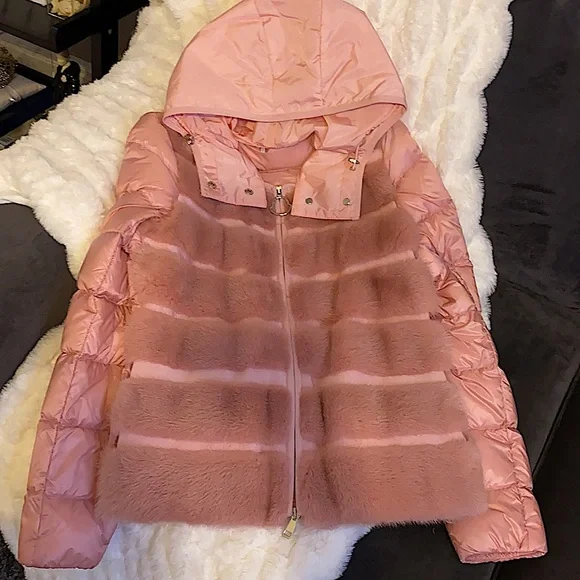 Moncler Puffer with Premium Mink Fur Details – Luxurious & Truly Rare 🩷 - Picture 3 of 16